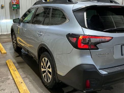 Used 2021 Subaru Outback Premium image 3