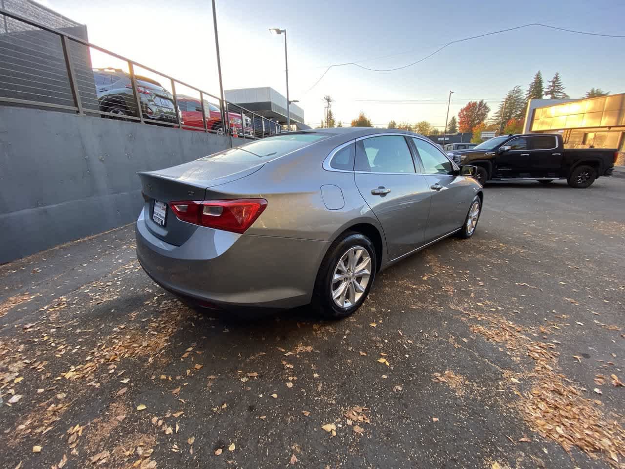 Used 2025 Chevrolet Malibu LT FWD image 6