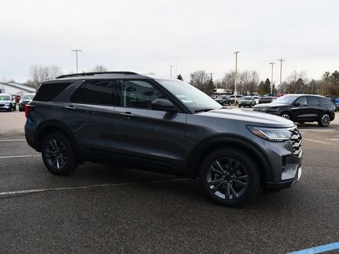 Used 2026 Ford Explorer Active w/ Active Comfort Package AWD/4WD image 8