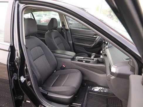 Used 2025 Nissan Altima 2.5 SV FWD image 26