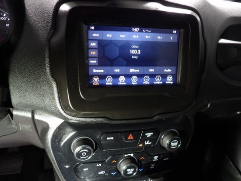 Used 2021 Jeep Renegade Latitude image 16