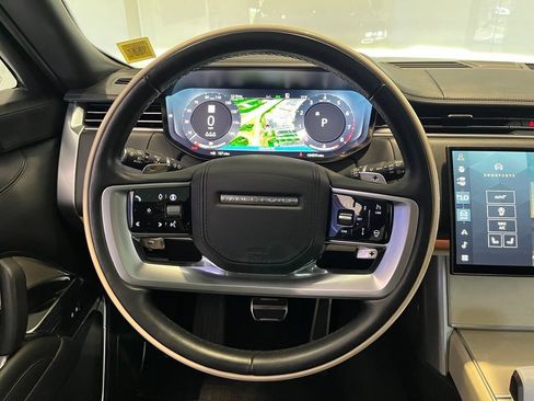 Used 2024 Land Rover Range Rover SV AWD/4WD image 5