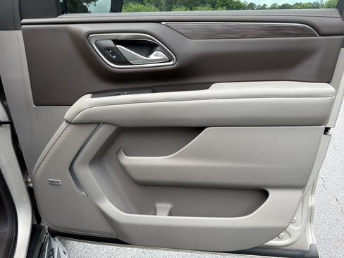 Used 2022 Chevrolet Tahoe LT w/ Luxury Package RWD image 14