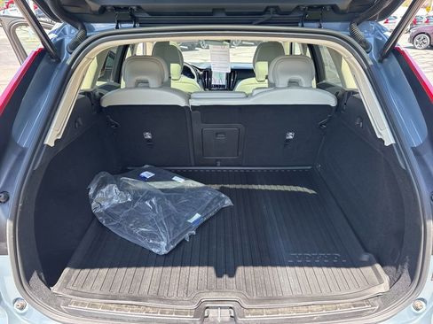 Certified 2023 Volvo XC60 B5 Core w/ Climate Package AWD/4WD image 46