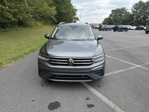 Used 2023 Volkswagen Tiguan SE AWD/4WD image 2