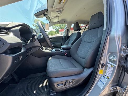 Used 2022 Toyota RAV4 XLE AWD/4WD image 14