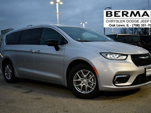 New 2026 Chrysler Pacifica Select FWD image 1