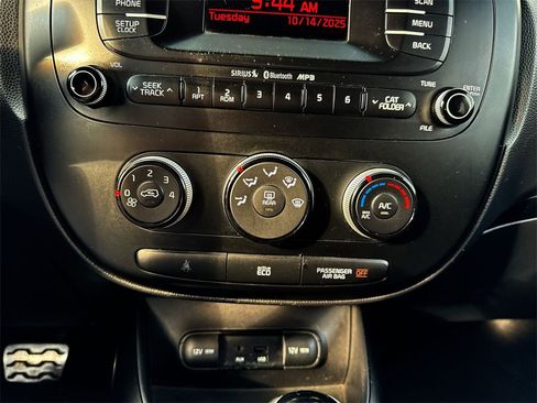 Used 2015 Kia Soul image 17