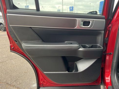 Used 2025 Hyundai Santa Fe SEL FWD image 17