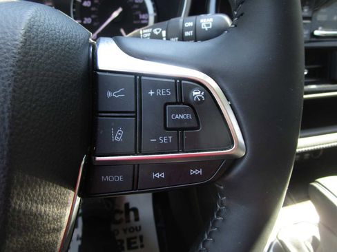Used 2021 Toyota Highlander Limited AWD/4WD image 33