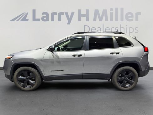 Used 2017 Jeep Cherokee Sport AWD/4WD image 2
