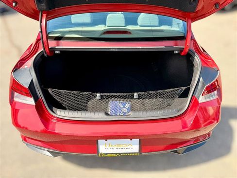 Used 2022 Hyundai Elantra SEL w/ Convenience + Premium Package FWD image 8