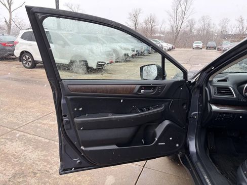 Used 2015 Subaru Outback 2.5i Limited image 9