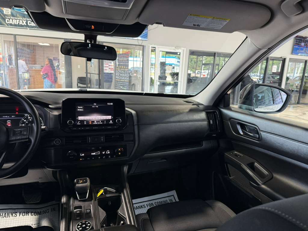 Used 2024 Nissan Pathfinder S AWD/4WD image 26