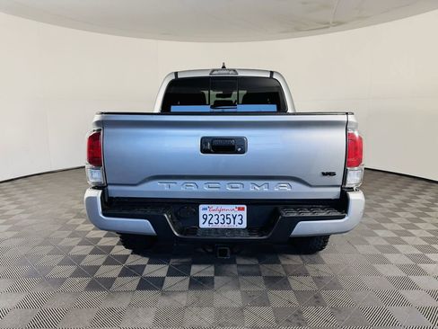 Used 2022 Toyota Tacoma TRD Off-Road AWD/4WD image 22