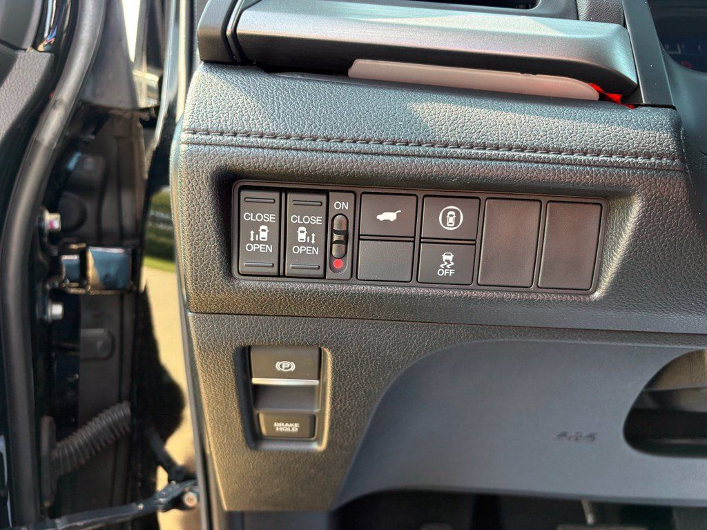 Used 2023 Honda Odyssey Sport image 17
