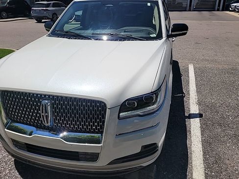 Used 2024 Lincoln Navigator Reserve AWD/4WD image 2