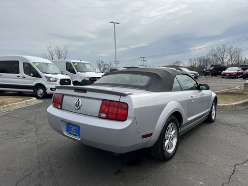 Used 2007 Ford Mustang Premium image 3