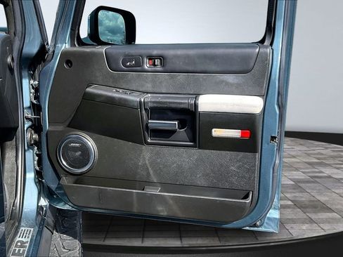 Used 2005 HUMMER H2 SUT w/ Preferred Equipment Group image 24