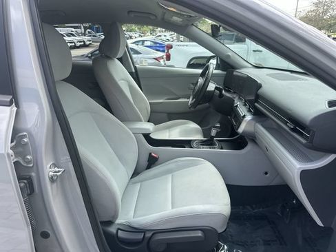Used 2025 Hyundai Kona SEL FWD image 29