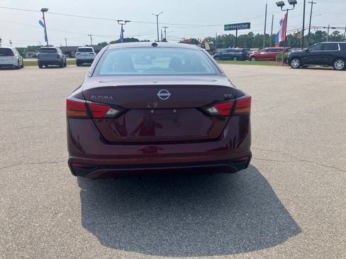 Used 2024 Nissan Altima 2.5 SV FWD image 4