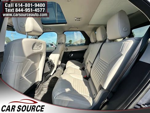 Used 2025 Land Rover Discovery Dynamic SE AWD/4WD image 15