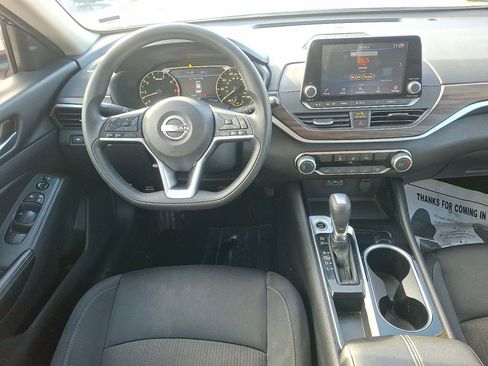 Used 2024 Nissan Altima 2.5 SV image 21