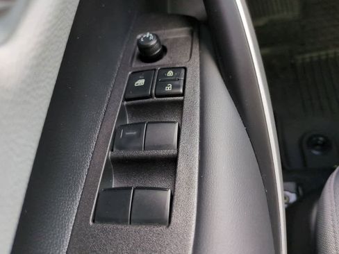 Certified 2025 Toyota Corolla SE image 21