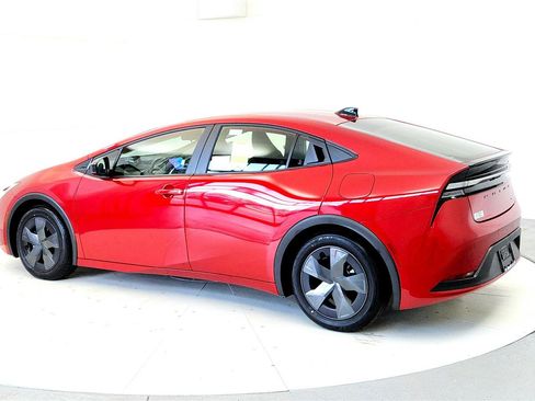 New 2026 Toyota Prius Plug-In Hybrid FWD image 4