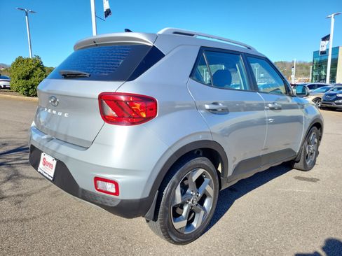 Used 2021 Hyundai Venue SEL image 23