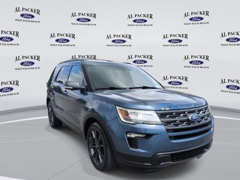 Used 2018 Ford Explorer XLT w/ Equipment Group 202A FWD image 7