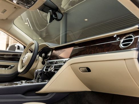 Used 2026 Bentley Flying Spur Plug-In Hybrid AWD/4WD image 52