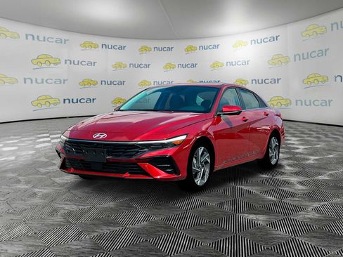 Used 2025 Hyundai Elantra Limited image 2