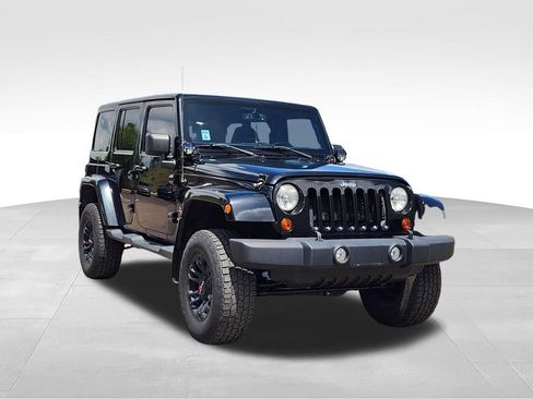 Used 2013 Jeep Wrangler Unlimited Sahara AWD/4WD image 3