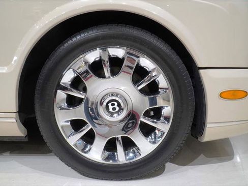 Used 2008 Bentley Azure image 13