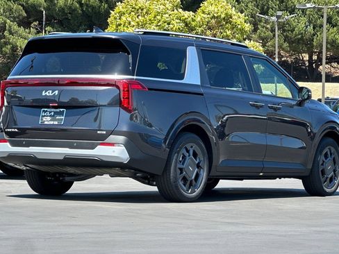 New 2026 Kia Carnival EX FWD image 4
