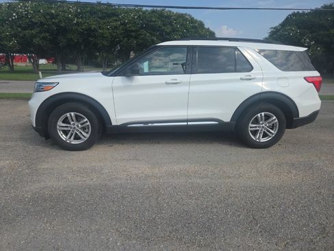 Used 2024 Ford Explorer XLT RWD image 6