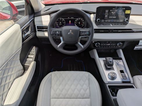 New 2025 Mitsubishi Outlander SEL image 18