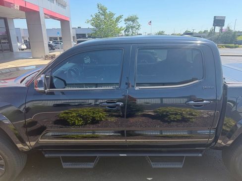 Used 2022 Toyota Tacoma Limited w/ Nightshade Package AWD/4WD image 4