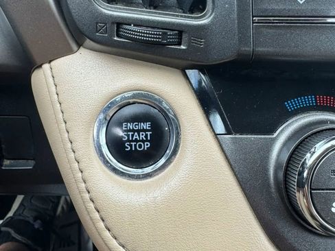Used 2013 Toyota RAV4 Limited AWD/4WD image 18
