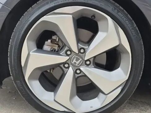 Used 2018 Honda Accord Touring image 60