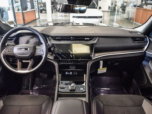 New 2026 Jeep Grand Cherokee Altitude image 13