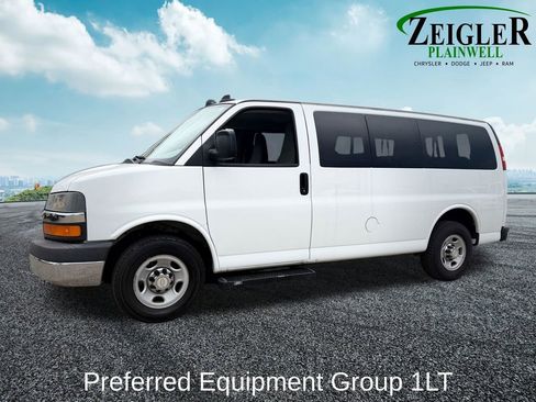 Used 2016 Chevrolet Express 2500 LT w/ LT Preferred Equipment Group RWD image 2