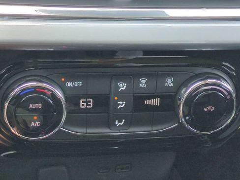 Certified 2025 Chevrolet Trax LT FWD image 25