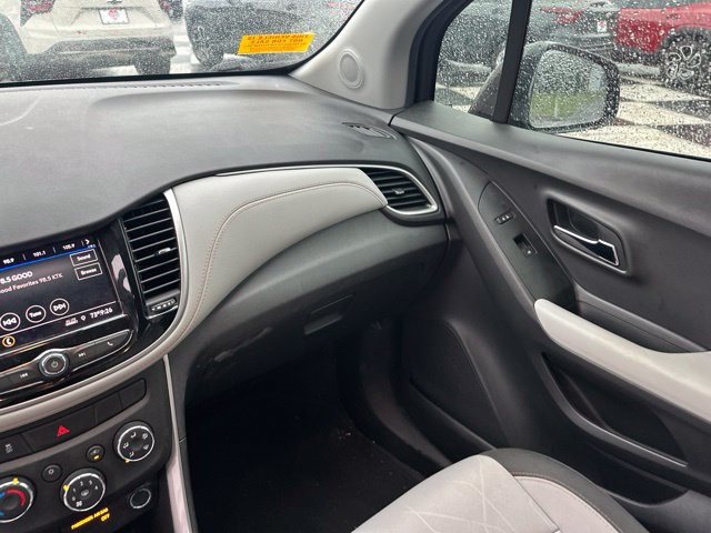 Used 2020 Chevrolet Trax LT FWD image 12