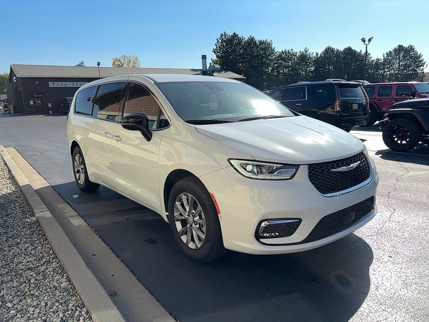 New 2026 Chrysler Pacifica Select AWD/4WD image 3