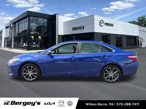 Used 2016 Toyota Camry XSE w/ Moonroof Package FWD image 9