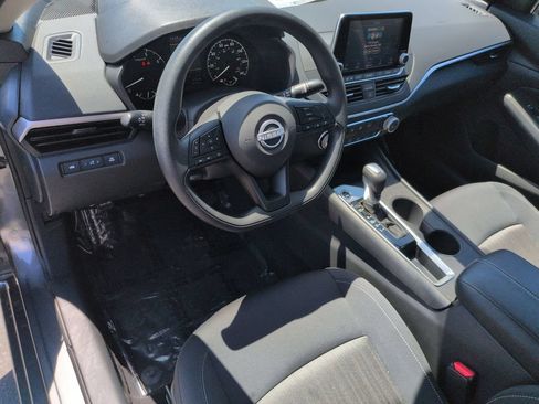 Used 2025 Nissan Altima 2.5 S FWD image 2