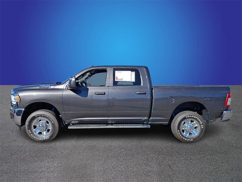Used 2024 RAM 2500 Tradesman w/ Chrome Appearance Group image 7