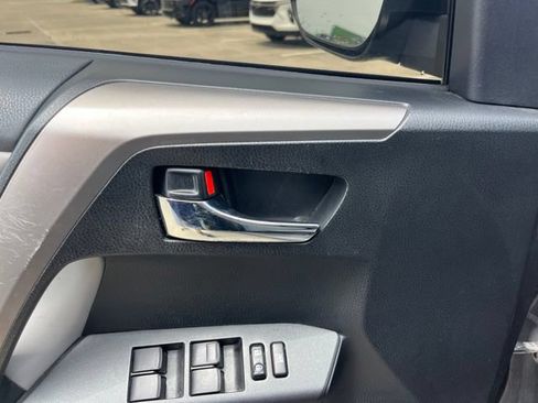 Used 2018 Toyota RAV4 XLE FWD image 13